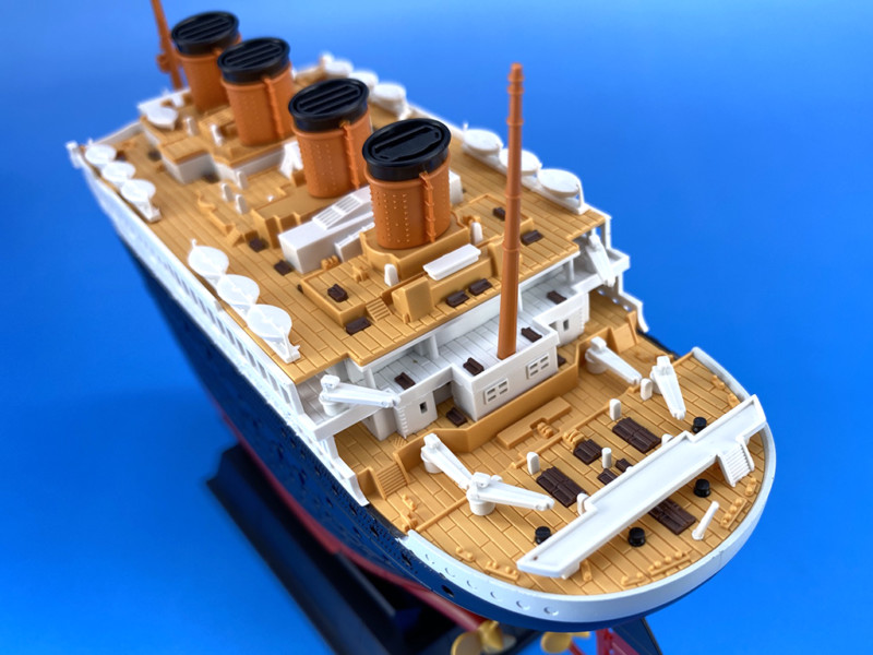 Gunpla TV - Suyata's Titanic Port Scene (And Airship!) - hobbylink.tv