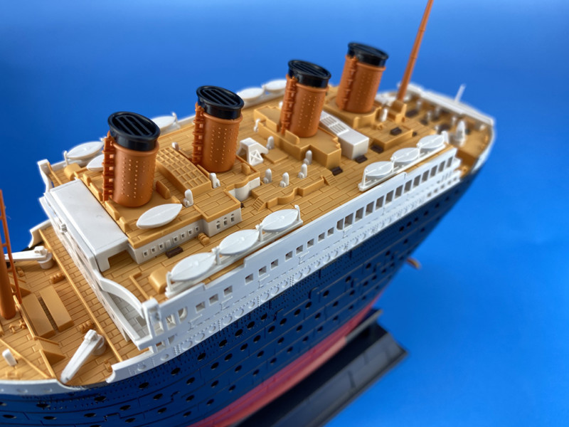 Gunpla TV - Suyata's Titanic Port Scene (And Airship!) - hobbylink.tv